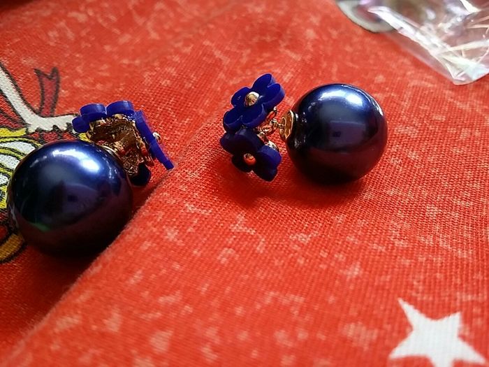Purple flower earring with back pearl earring stopper