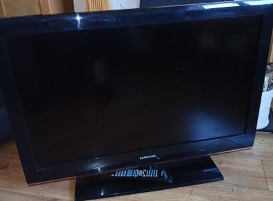 Samsung  37inch Television with stand working perfectly 70 Offer PLEASE
