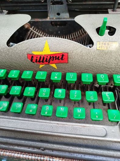 Vintage Childs Lilliput typewriter
