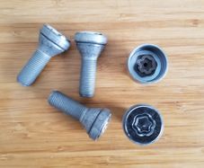 Volvo Locking Wheel Bolts OEM:30639203