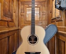 Avalon T-30 Tenor Guitar