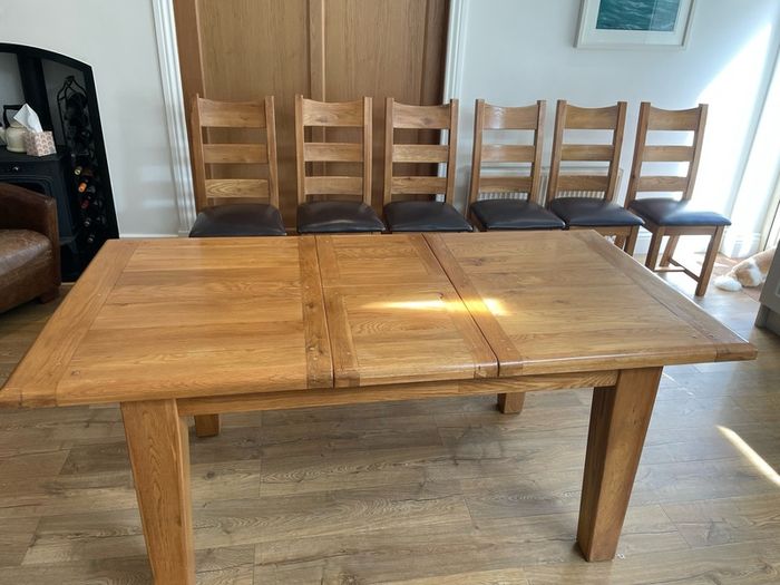 Extendable Oak Dining table and Chairs