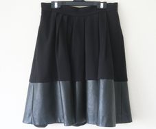 Banana Republic pleated flare faux leather hem skirt with pockets Size US 4 / S/ UK 10 Black