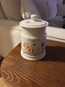 sugar pot