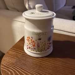 sugar pot