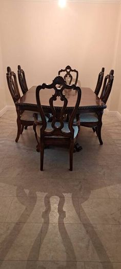 Dining room Table