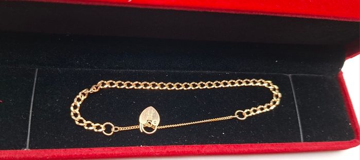 Vintage 9ct yellow  gold  charm bracelet