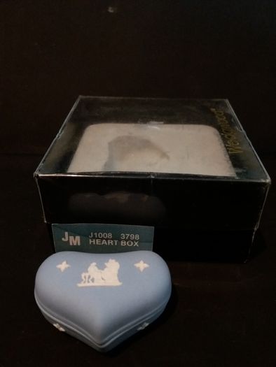 Wedgewood Thimble & Heart box