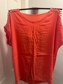 Free coral top  size UK14 EU42