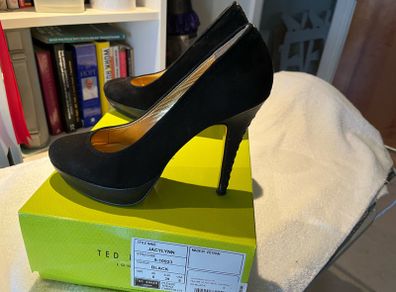 Ted Baker black shoe (UK 6)