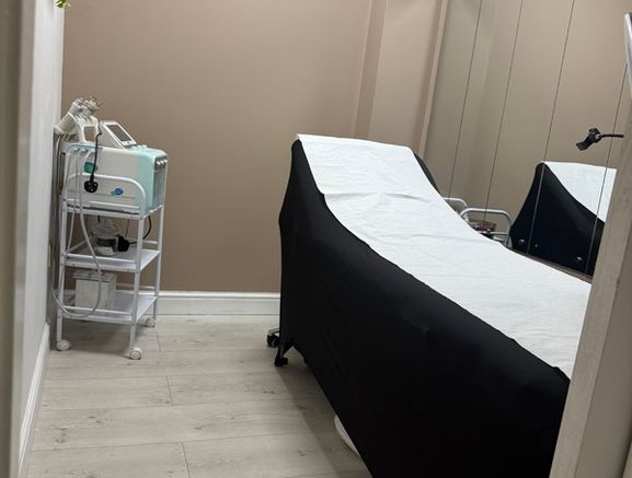 Lash Room To Renty Limerick