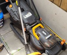 Battery lawnmower