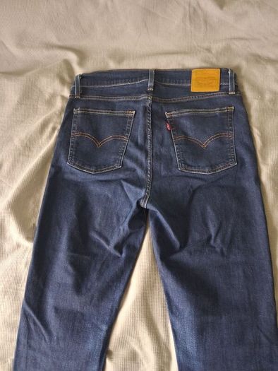 Womens levis jeans size 32