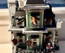 Lego Haunted House 10228