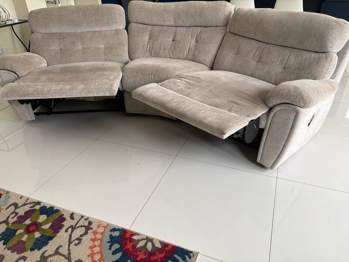 Very comfortable 3 piece curved recliner couch