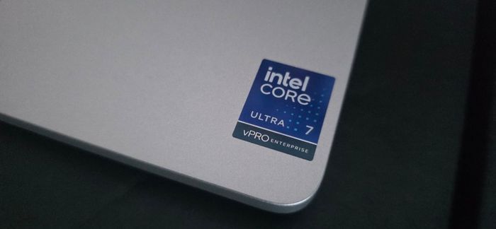 Dell pro pc14250 laptop u7 32gb Ddr5 512 (NEW MODEL) AI