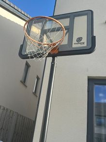 Basketball hoop