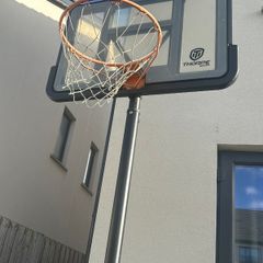 Basketball hoop