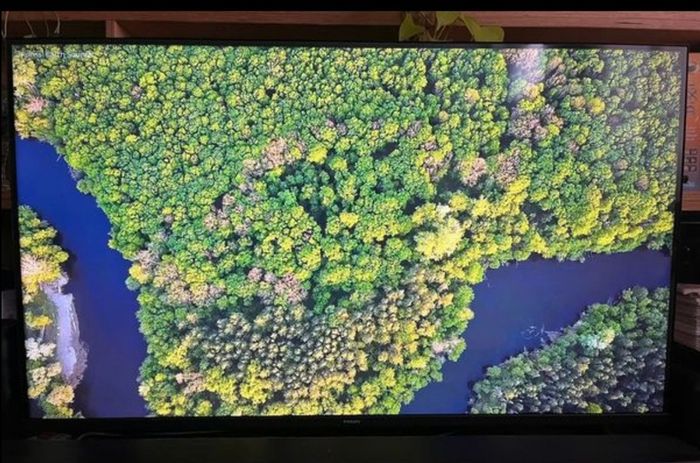 4K Ultra HD Smart TV 43" - Phillips 43PUS7506/12 Selling 4k Smart TV.