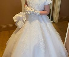 Communion Dress including all matching accessories, petit size , age 7