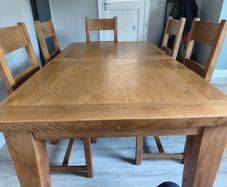 Canadian maple extendable dinning table and 6 chairs