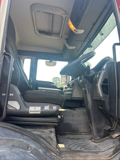 Man - 8 Wheeler Tipper - Auto- Year 2015