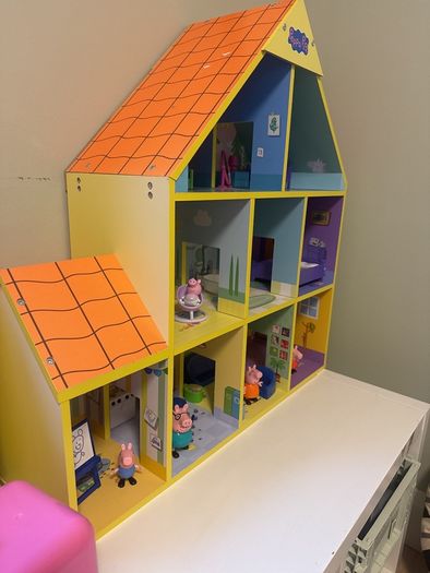 Peppa Pig wooden house with Baby Evie RRP 69.99