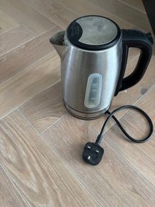 kettle and microwave