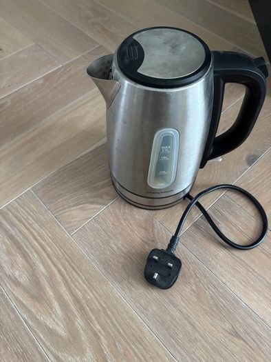 kettle and microwave