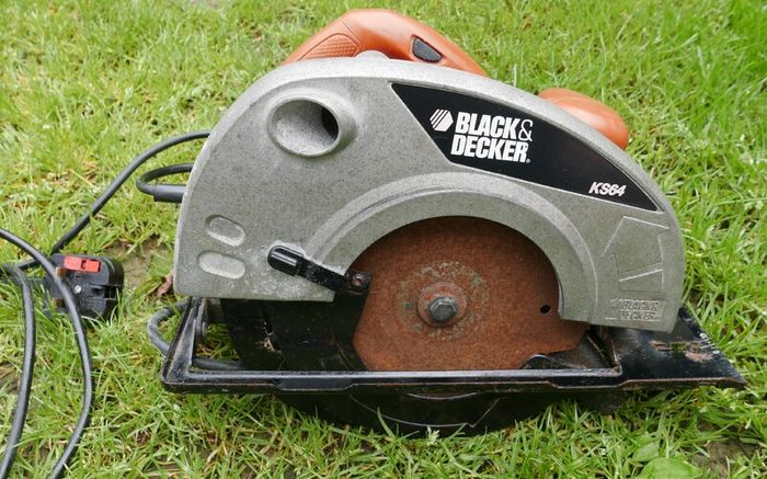 Black & Decker KS64 Circular Saw 230V 1300W 65mm (working)