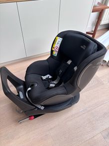 Britax Romer Dualfix with newborn insert