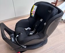 Britax Romer Dualfix with newborn insert