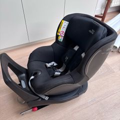 Britax Romer Dualfix with newborn insert