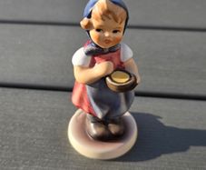 Vintage Hummel Goebel Figurine