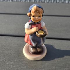 Vintage Hummel Goebel Figurine