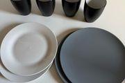 4 plates and 4 cups