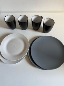 4 plates and 4 cups