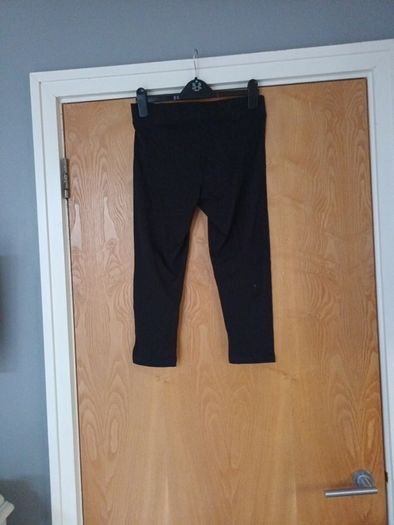 Dunnes  Stores  Capri Length  Leggins.   S. Small  - 10-12. B.N.W.T.