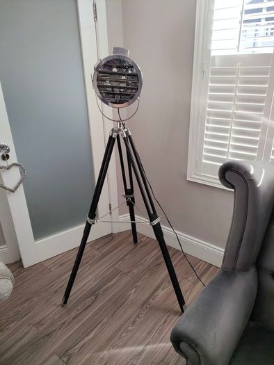 tripod lamp
