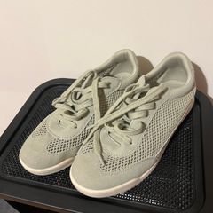 Ladies light weight green trainer