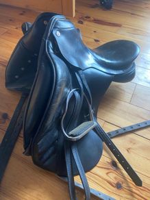 Dressage saddle