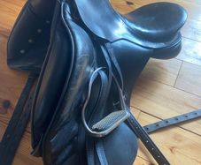 Dressage saddle