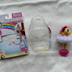 My Little Sea Pony Rainbow Lights Fluttershy water toy clouds light up floats new Damaged box Please look at the pictures