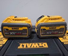 2 x Dewalt flex 9AH batteries