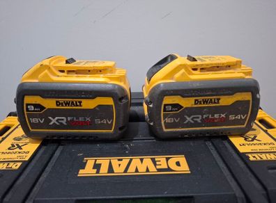 2 x Dewalt flex 9AH batteries
