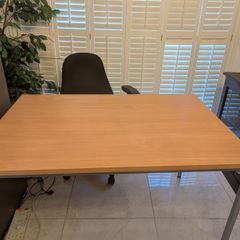 Desk/table and chair
