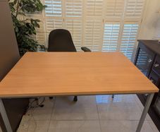 Desk/table and chair