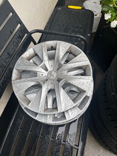 Peugeot 208 set of wheels with hubcaps