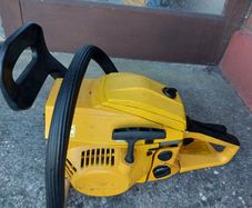Petrol Chainsaw in like new condition,  Blade & motor, See Pictures