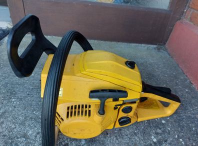 Petrol Chainsaw in like new condition,  Blade & motor, See Pictures